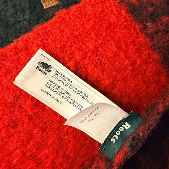 Roots Accessories - Roots Vibrant Red and Deep Black Scarf